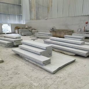 淮安 整石台阶（大面火烧+侧面自然面），出货前厂内拼装