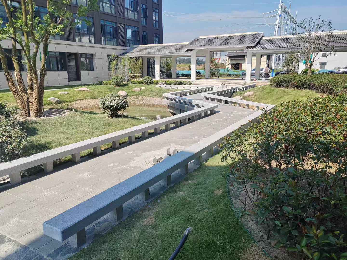 淮安 芝麻灰小区坐凳&栏杆安装效果