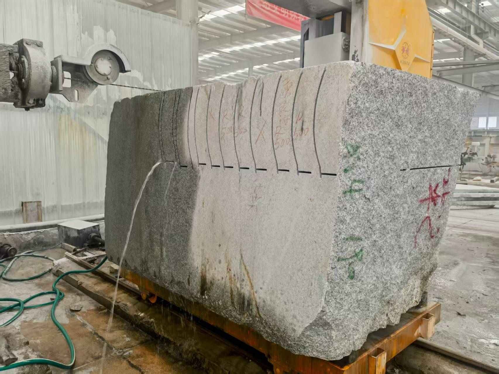 淮安 602，大花芙蓉白，绳锯加工弧形路沿石