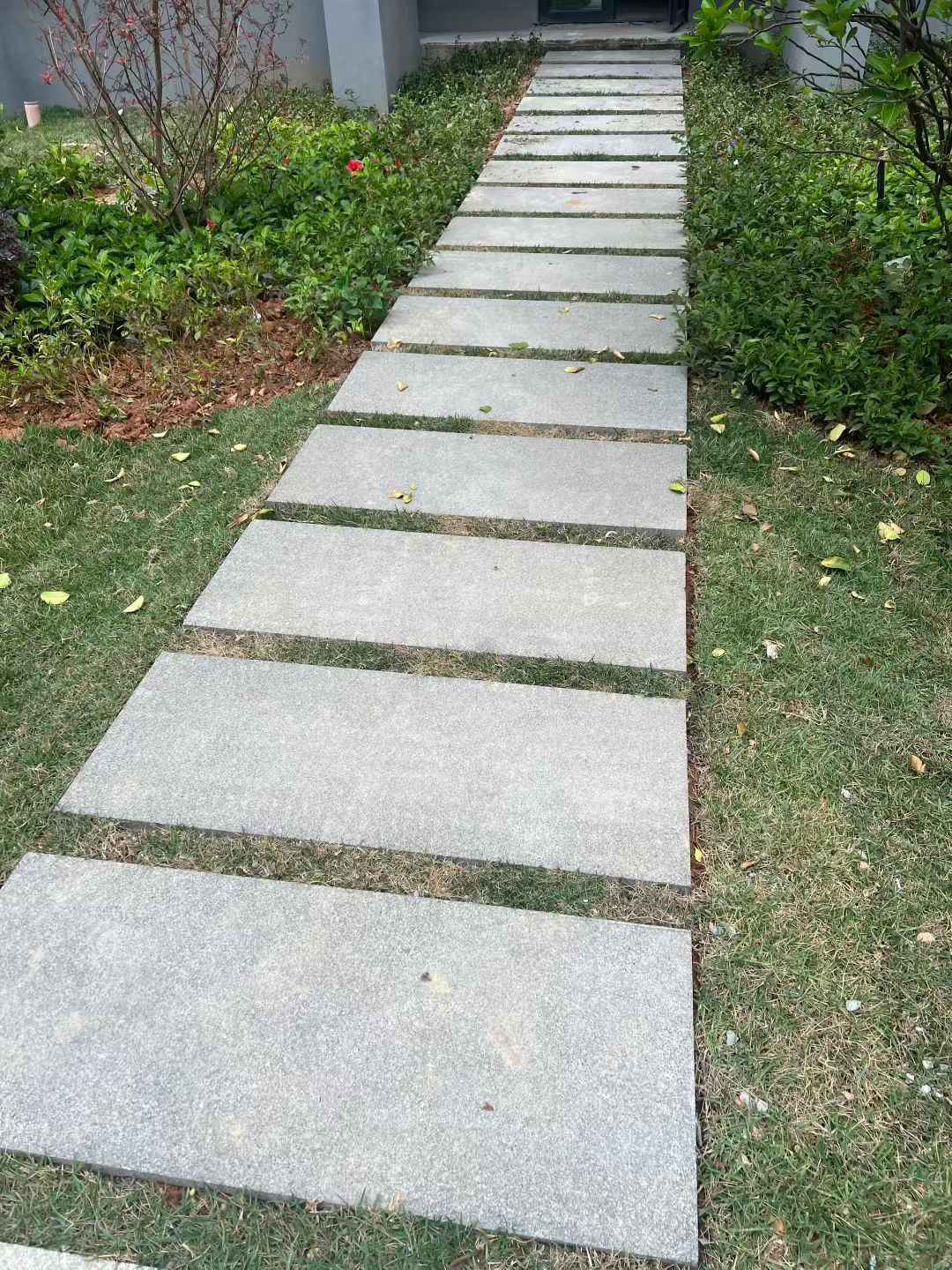 淮安 芝麻黑小区踏步、汀步石铺装效果