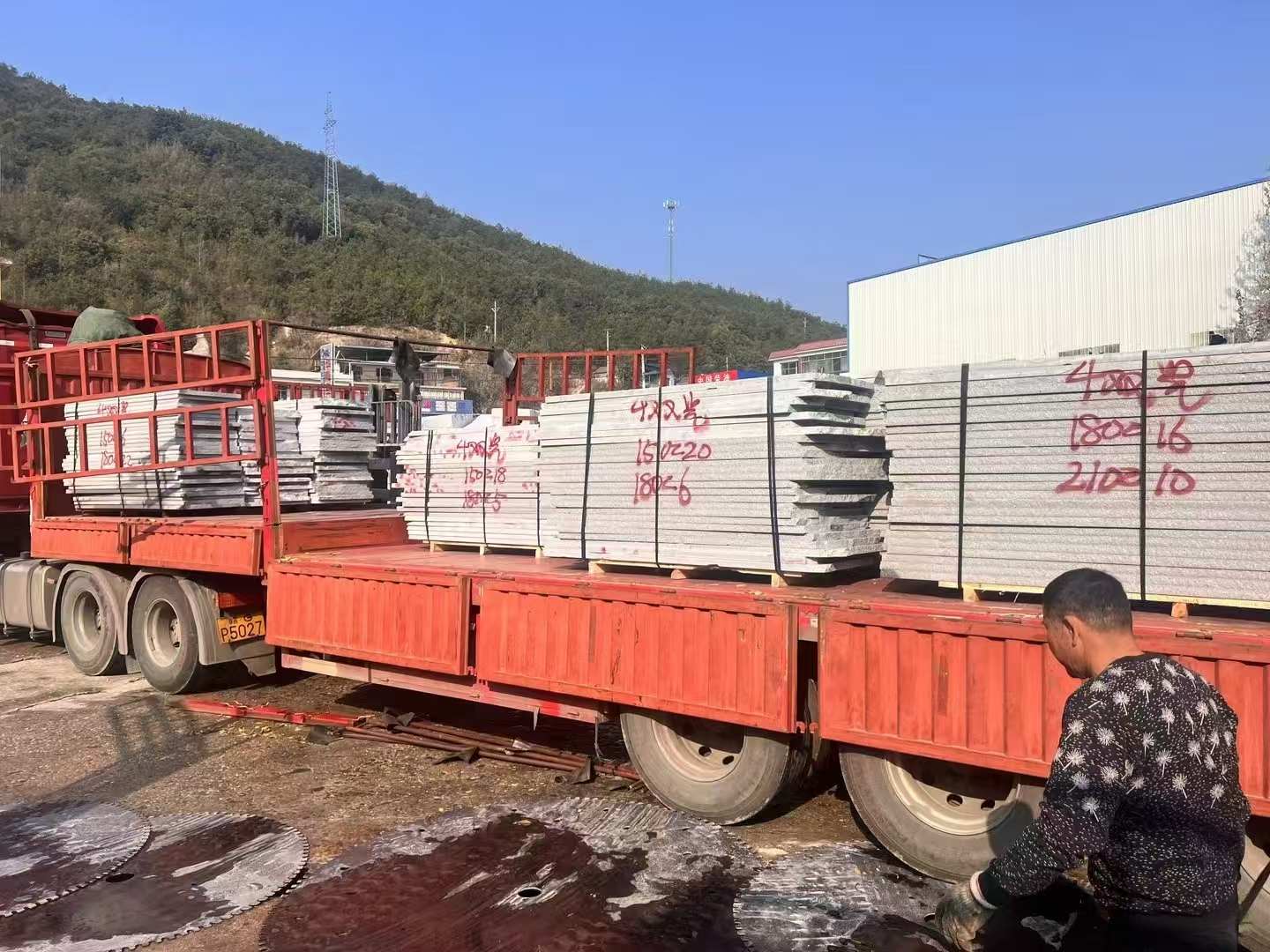 淮安 芝麻灰花岗岩光面毛板出货日常